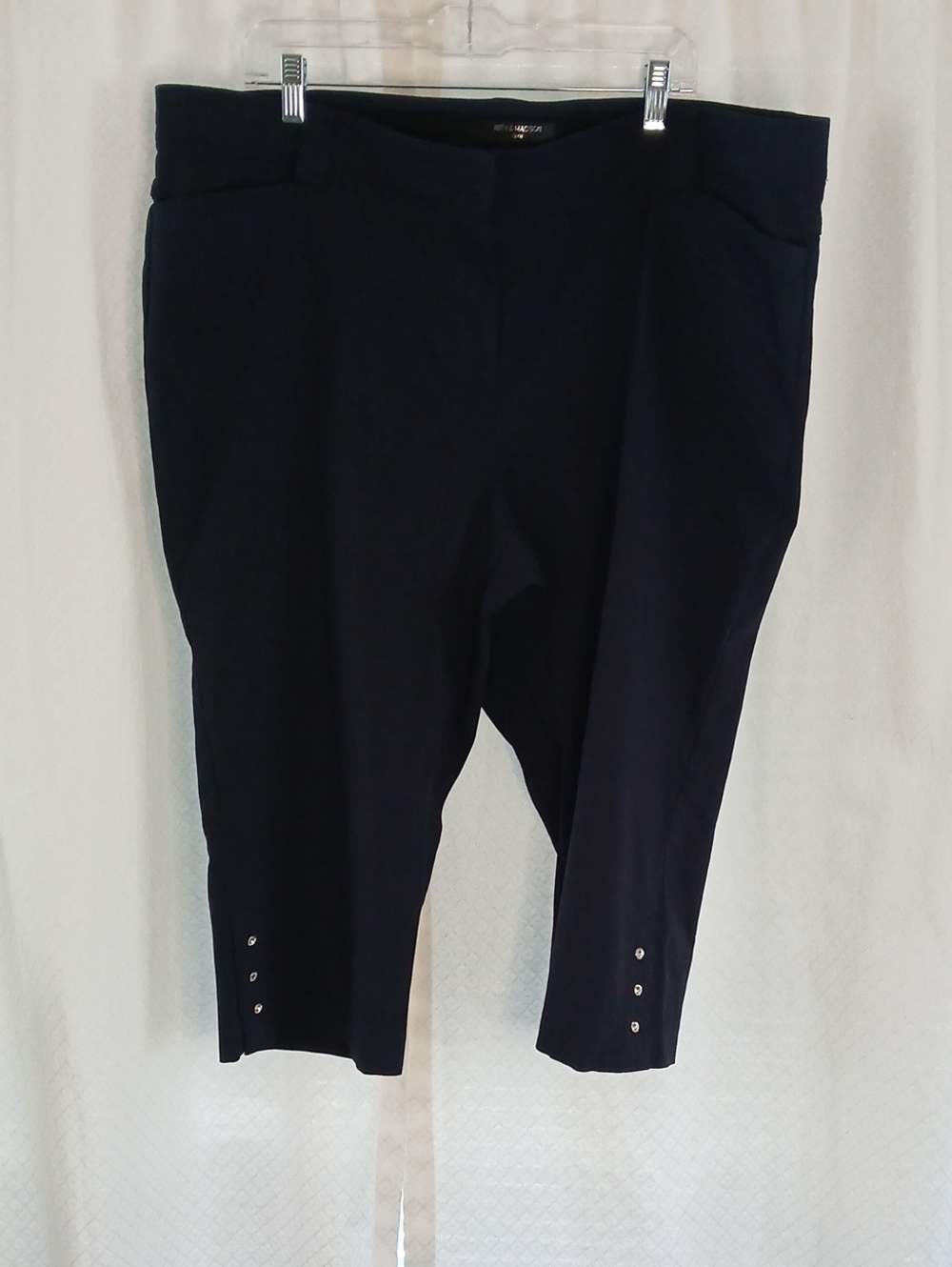 89th & Madison Navy Cropped Capri Stretch Pants with Button Detail